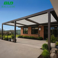 Pergola bioclimatique moderne en aluminium à lames orientables motorisées, imperméable et autoportante, pour jardin, patio, terrasse