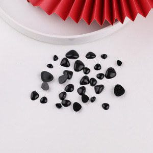 Cuentas Triangulares Negras de Base Plana 7x9mm 10x11mm 10x14mm 12x15mm 13x17mm 15x20mm de Resina Plástica para Muñecas y Figuras de Animales - Product Image 3