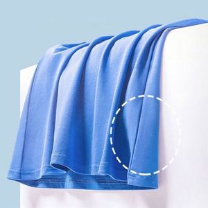 Conception de T-shirts d'été pour hommes en 100% coton, 220 grammes, faible MOQ, avec logo imprimé et boutons, à manches courtes, pour la fabrication de lots de T-shirts pour hommes - Product Image 4