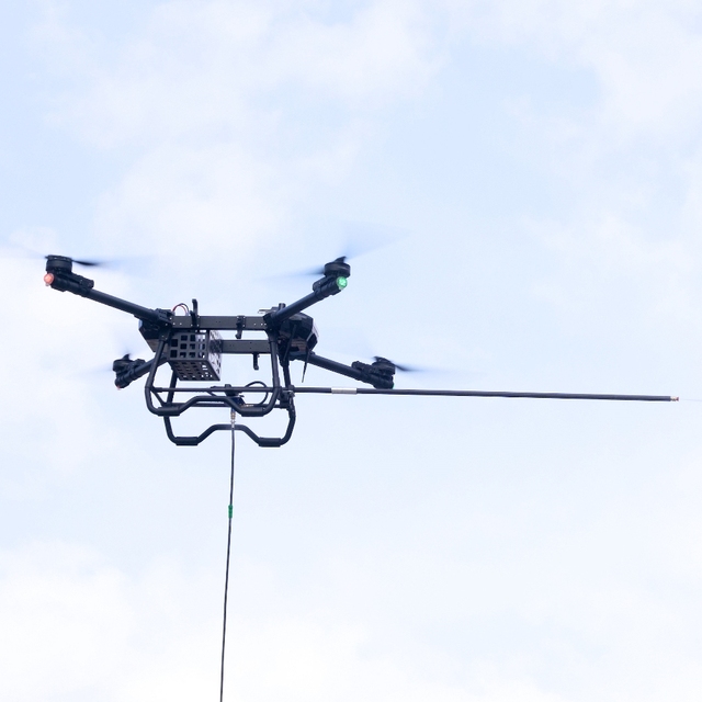 China Factory Supply Professional GPS Remote Control UAV Drone Dual Camera 15km Image for Building Cleaning Expert Pressure
