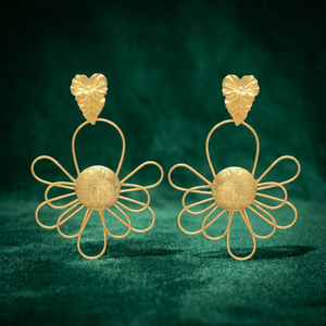 Boucles d'oreilles en laiton faites à la main avec perle en forme de crochet, classiques et unisexes, pour les occasions d'anniversaire - Product Image 2