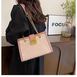 Wholesale New Fashion Hot Sell Handbags Woman <b>Large</b> Leather Bags Lady Design <b>Purses</b> for Girls - Product Image 4