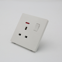 Venta al por mayor de fábrica: Enchufe de pared multifuncional de 86*86mm, 1 toma 13A, con panel de PC resistente al fuego para uso en neón, garantía de 15 años.