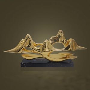 Nouvelle Sculpture Paysagère de Luxe en Résine Plaqué Or, Statue Moderne Abstraite de Montagne pour Décoration Intérieure, Décoration d'Intérieur en Résine - Product Image 1