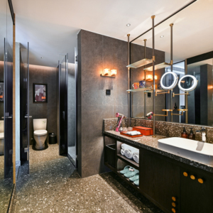 Ensemble de meubles de luxe américains pour chambre d'hôtel, chambre à coucher et patio extérieur, à acheter avec service personnalisé - Product Image 1