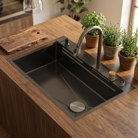 Évier cascade moderne fait main en acier inoxydable noir brossé, poste de travail multifonctionnel avec robinet cascade, à encastrer sous plan