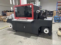 Imprimante d'étiquettes automatique pour films PET, PVC, PP, PE, BOPP, machine à vernis UV, imprimante numérique CMYKW, machine d'impression d'étiquettes en rouleau