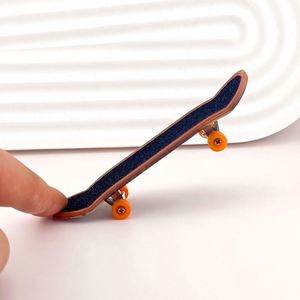 Jouets anti-stress : Mini skateboards à doigts en plastique, skateboards à doigts pour enfants, ensemble populaire - Product Image 5