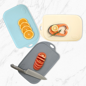 Planche à découper de qualité alimentaire, multifonctionnelle, antidérapante, lavable au lave-vaisselle, pour protéger les comptoirs. - Product Image 2