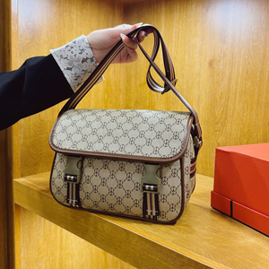 กระเป๋าถือ PU ทรงสี่เหลี่ยมสำหรับผู้หญิงพิมพ์ลายสไตล์เรโทร ดีไซน์เรียบง่าย พร้อมซับในโพลีเอสเตอร์ 341 - Product Image 3