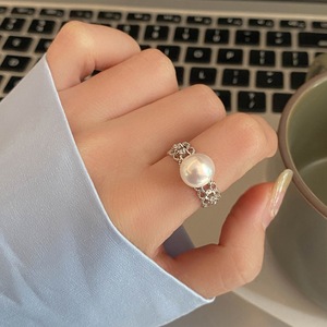 Bague en argent pur S925, design de niche haut de gamme, dentelle creuse, perle, avec index réglable, cadeau de luxe pour petite amie - Product Image 3