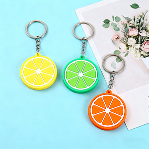 Llavero de Goma Suave con Forma de Fruta Personalizado para Marca de Smoothies y Bar de Jugos con Color Vibrante y Material Ecológico - Product Image 6