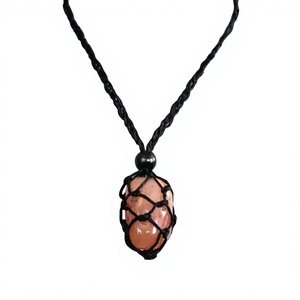 Collier en macramé avec cage en quartz naturel fait main, orange, style bohème, bijoux en cristal de guérison, réglable, unisexe, certifié IGI - Product Image 1