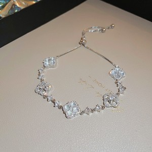 Bracelet tendance pour femmes européennes américaines haut de gamme Zircon exquis motif géométrique Trendy All-Match Niche Light Luxury Chain - Product Image 5