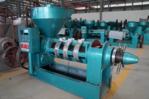 Prensa de Aceite Comercial Automática de Tornillo de Presión en Frío YZYX130WK, Capacidad de 8 TPD, Alto Rendimiento para Aceite de Sésamo y Cacahuete, Fácil de Operar - Product Image 4