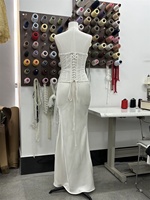 Ensemble de deux pièces élégant pour femmes, robe maxi sirène en satin à dos orné de perles, sans bretelles, avec corset à lacets