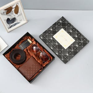 Coffret <span class=keywords><strong>Cadeau</strong></span> Luxe International <span class=keywords><strong>pour</strong></span> Homme : Ceinture, Lunettes de Soleil, Portefeuille – Ensemble Pratique <span class=keywords><strong>pour</strong></span> <span class=keywords><strong>la</strong></span> <span class=keywords><strong>Fête</strong></span> <span class=keywords><strong>des</strong></span> <span class=keywords><strong>Pères</strong></span>, <span class=keywords><strong>Cadeau</strong></span> d'Affaires Surprise M2863 - Product Image 3