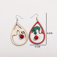 Boucles d'oreilles pendantes imprimées goutte d'eau creuse, motif dessin animé mains vertes et perles porte-bonheur rouges, cadeau de Noël, accessoire de mode pour les fêtes