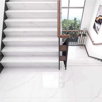 Marchepied en céramique marbrée gris beige de 1200 mm, finition brillante, nez de marche antidérapant pour escalier intérieur moderne de luxe