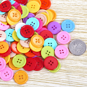 Bottoni in Plastica Colorati all'Ingrosso con 4 Fori per Bambini, Bottoni Ecologici con Perline, Bottoni Piatti Rotondi con Bordo Sottile per Fai-da-Te - Product Image 3