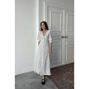 Robe de cocktail élégante blanche en mousseline de soie à col en V, coupe trapèze, avec ceinture à nouer, ajustement naturel, tissu respirant - Product Image 3