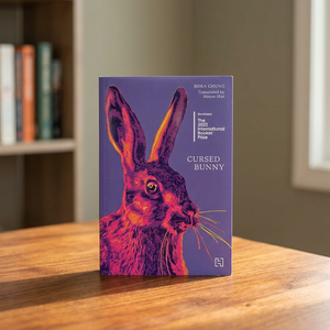 Conejito maldito de Bora Anton Chung Hur, libro en inglés de formato paperback, colección de terror y realismo mágico. - Product Image 1