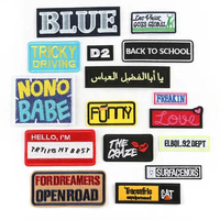 Nouveaux autocollants en tissu de broderie accessoires vestimentaires en gros vêtements patch lettres pourries patch badges