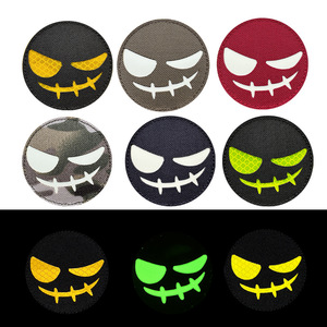 Distintivo Tattico IR Personalizzato Sinister Smirk con Patch a Strappo per Corsa Notturna e Ciclismo - Product Image 1