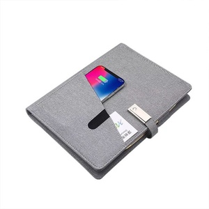 Carnet de notes personnalisé avec batterie externe et logo LED, format A5, journal intelligent à chargement sans fil pour cadeaux d'affaires avec câble USB de recharge - Product Image 4