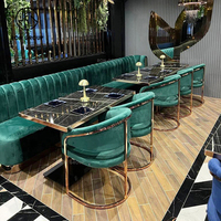 Mobilier commercial haut de gamme de luxe pour café Cabines de restaurant en bois velours vert Table en marbre Chaise pour hôtels Cafés