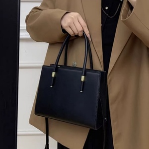 Nouveauté Sac à main bandoulière noir en cuir PU avec broderie ouverte, imperméable, élégant, à deux poignées, design compact, pour usage quotidien, pour femme - Product Image 4