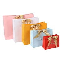 Emballage de luxe personnalisé pour bougies, sac cadeau recyclable avec lamination, impression offset, poignée longue, sac de shopping en papier d'art à ouverture large