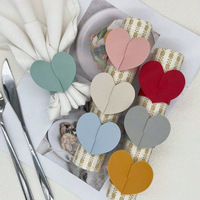 Porte-serviettes en cuir en forme de cœur, boucle à serviettes portable et réutilisable pour la décoration de table de mariage, d'anniversaire ou de fête