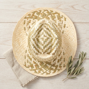 Chapeaux de cowboy en herbe naturelle tressée, tour de tête 59 cm, bord incurvé, ambiance western. Achetez-les maintenant pour profiter d'aventures ensoleillées. - Product Image 1