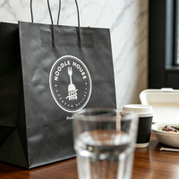 Sac en papier kraft biodégradable personnalisé avec logo imprimé pour la livraison de pâtes et salades à emporter
