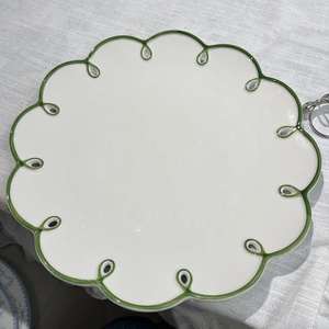 طقم أطباق عشاء سيراميك أوروبي مضلع بحواف ملونة (تشارج بليت) لتزيين موائد حفلات الزفاف والفعاليات - Product Image 4