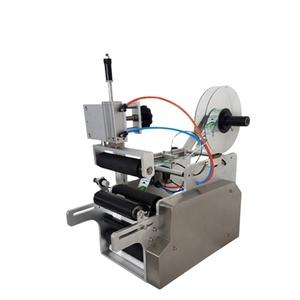 Machine d'étiquetage de bouteilles rondes semi-automatique pneumatique à haute efficacité pour bouteilles en PET, en plastique, en verre et en métal - Product Image 1