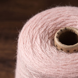 Fil à tricoter de luxe en mélange de cachemire teint Rongrun authentique 2/26NM 30% cachemire 70% laine pour vêtements haut de gamme et tricot à la main - Product Image 3