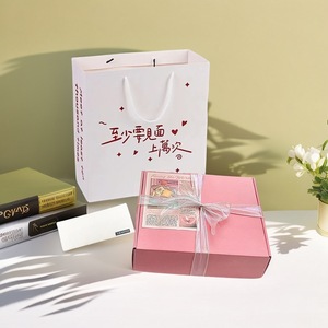 Coffret cadeau de bougies parfumées de luxe, cadeau d'anniversaire pratique et unique pour les femmes et les amies - Product Image 3