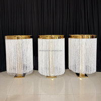 NIKA Support floral de luxe en acier inoxydable doré pour centres de table de mariage, avec rideau de perles et pompons