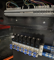 Machine de soufflage de bouteilles entièrement automatique avancée à neuf cavités adaptée à la fabrication de bouteilles d'eau