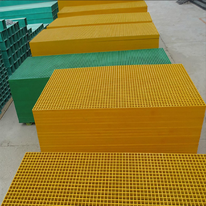 Panneau de <span class=keywords><strong>grille</strong></span> en <span class=keywords><strong>plastique</strong></span> renforcé de fibre de verre antidérapant isolé couvercle de boîte de sous-station couverture de gouttière pont quai <span class=keywords><strong>grille</strong></span> coupe - Product Image 4