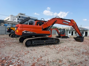 รถขุดตีนตะขาบ Doosan DX225LCA มือสองสภาพ 98% พร้อมเครื่องยนต์เดิม 22 ตัน สภาพดี ขาย - Product Image 1