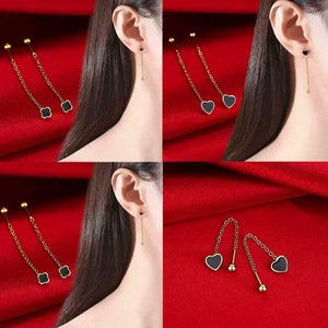 Boucles d'oreilles pendantes tendance en acier titane à tige fine, motif trèfle à quatre feuilles/couronne/cœur/sourire/petite marguerite, pour la vente en gros - Product Image 3