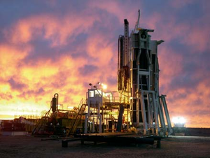 Hoogpresterende mobiele hydraulische hijsinstallatie voor olieboringen - HH-100/300 - Product Image 2