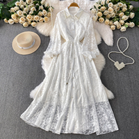 Robe longue décontractée pour femme, élégante, blanche, en dentelle, coupe trapèze, col perlé, manches lanternes, taille à cordon de serrage, boutonnée, pour le quotidien