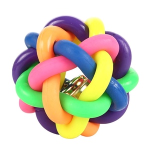 Jouet à mâcher pour animaux de compagnie en caoutchouc tressé coloré <span class=keywords><strong>TRP</strong></span> écologique à prix d'usine, avec clochette à l'intérieur pour chats et chiens - Product Image 2