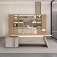 Ensemble de bureau de direction moderne en bois clair, table de PDG avec armoire latérale, bibliothèque, mobilier de bureau de luxe pour manager