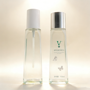 Flacon pulvérisateur carré transparent personnalisé pour cosmétiques et soins de la peau avec pompe à brume - Product Image 2