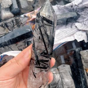 Tour de cristal de quartz en <span class=keywords><strong>tourmaline</strong></span> <span class=keywords><strong>noire</strong></span> naturelle en gros pour la décoration et la lithothérapie - Product Image 1